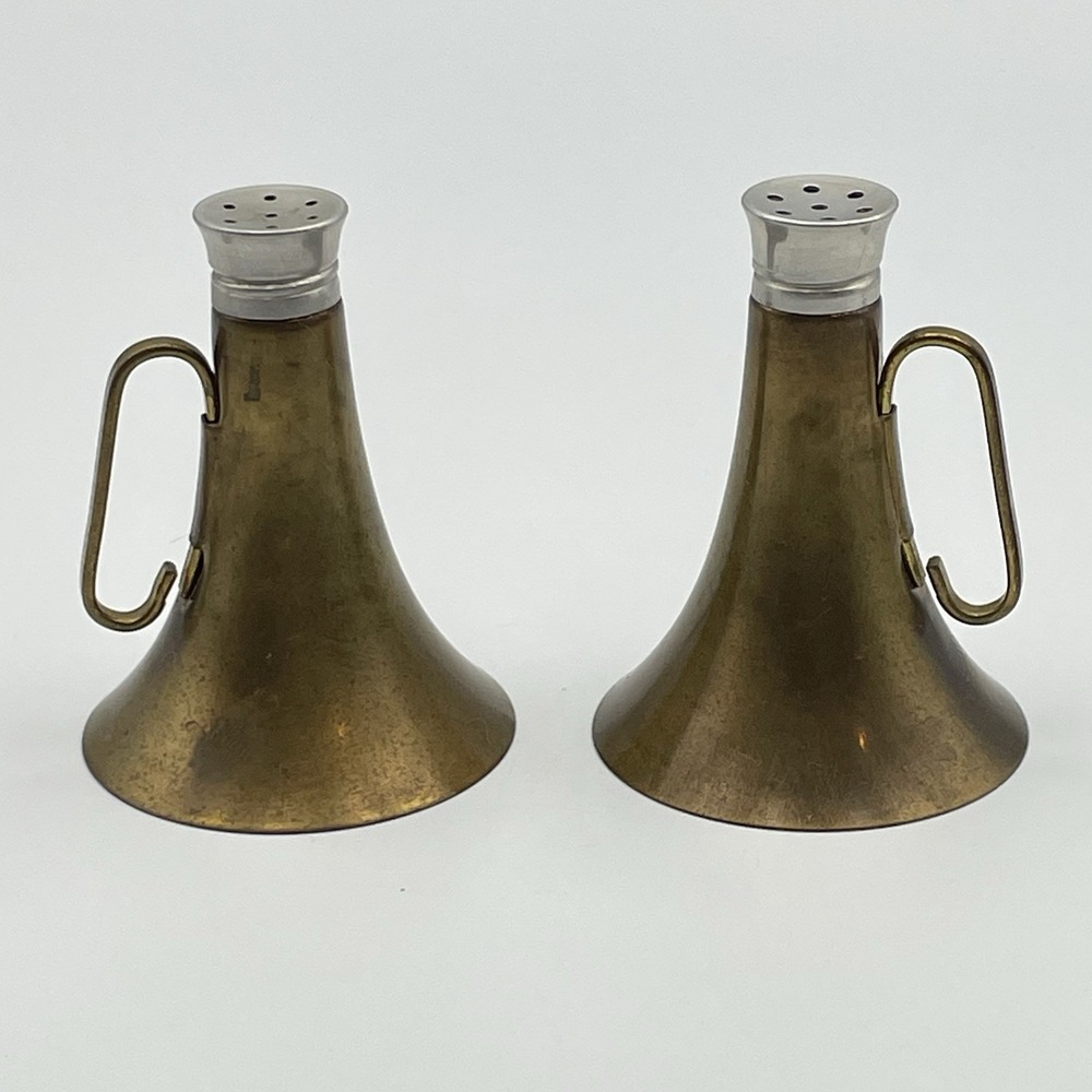 Vintage 1950s Brass & Glass Hunting Bugle Horn Salt &‎ Pepper Shakers Set